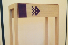 Meuble de chevet avec marqueterie "Space Invader"